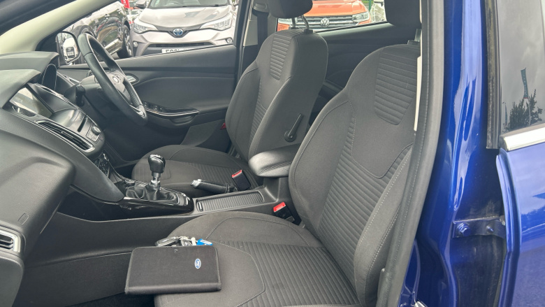 Ford Focus 1.0 EcoBoost 125 Titanium 5dr Petrol Hatchback